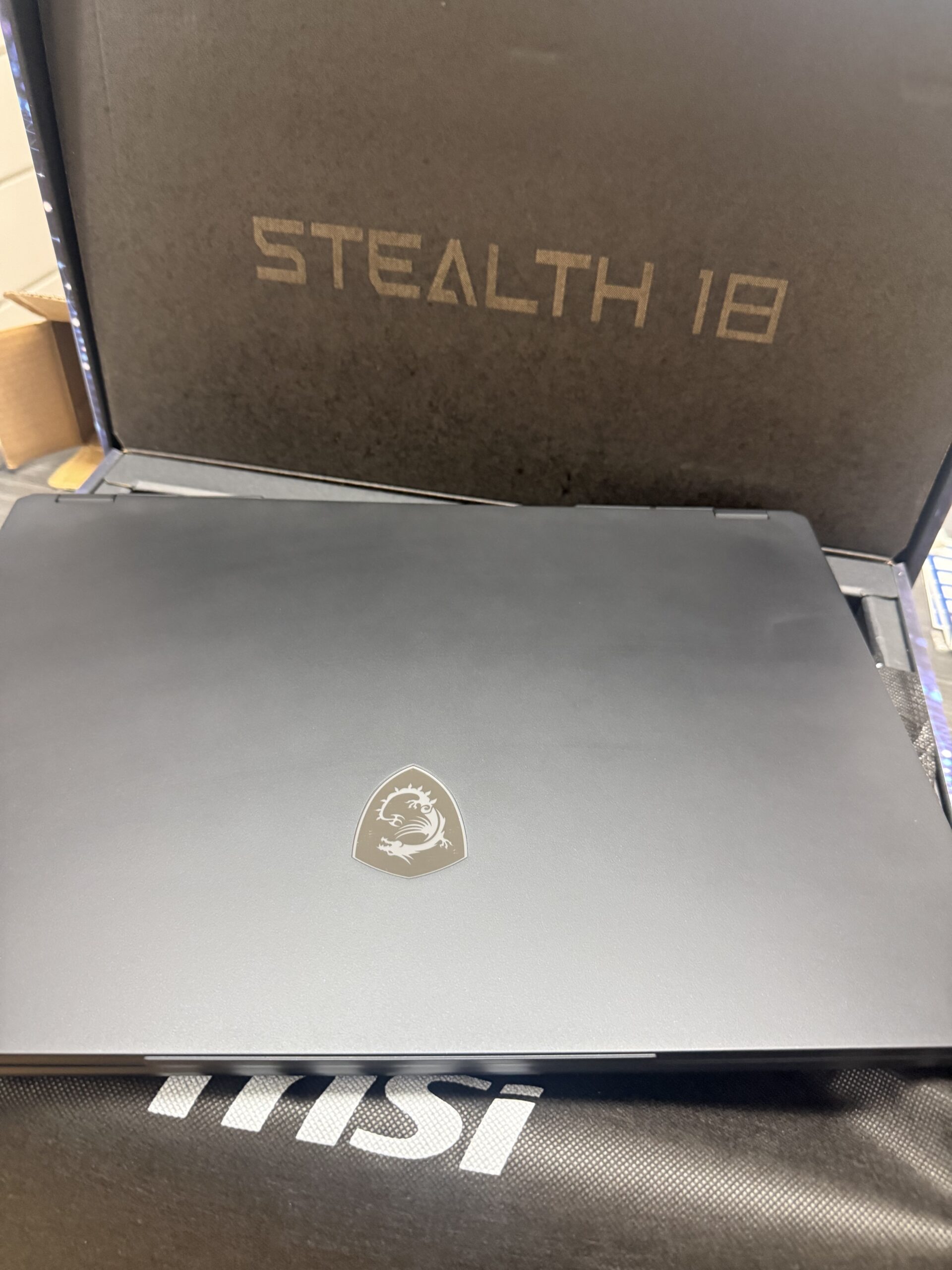 MSI STEALTH 18 ULTRA 9 RTX 5090 24GB - Image 12