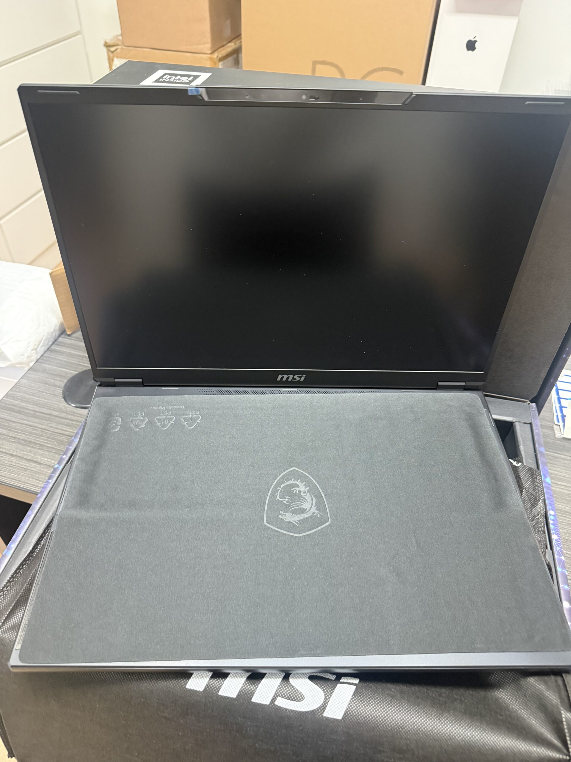 MSI STEALTH 18 ULTRA 9 RTX 5090 24GB - Image 11