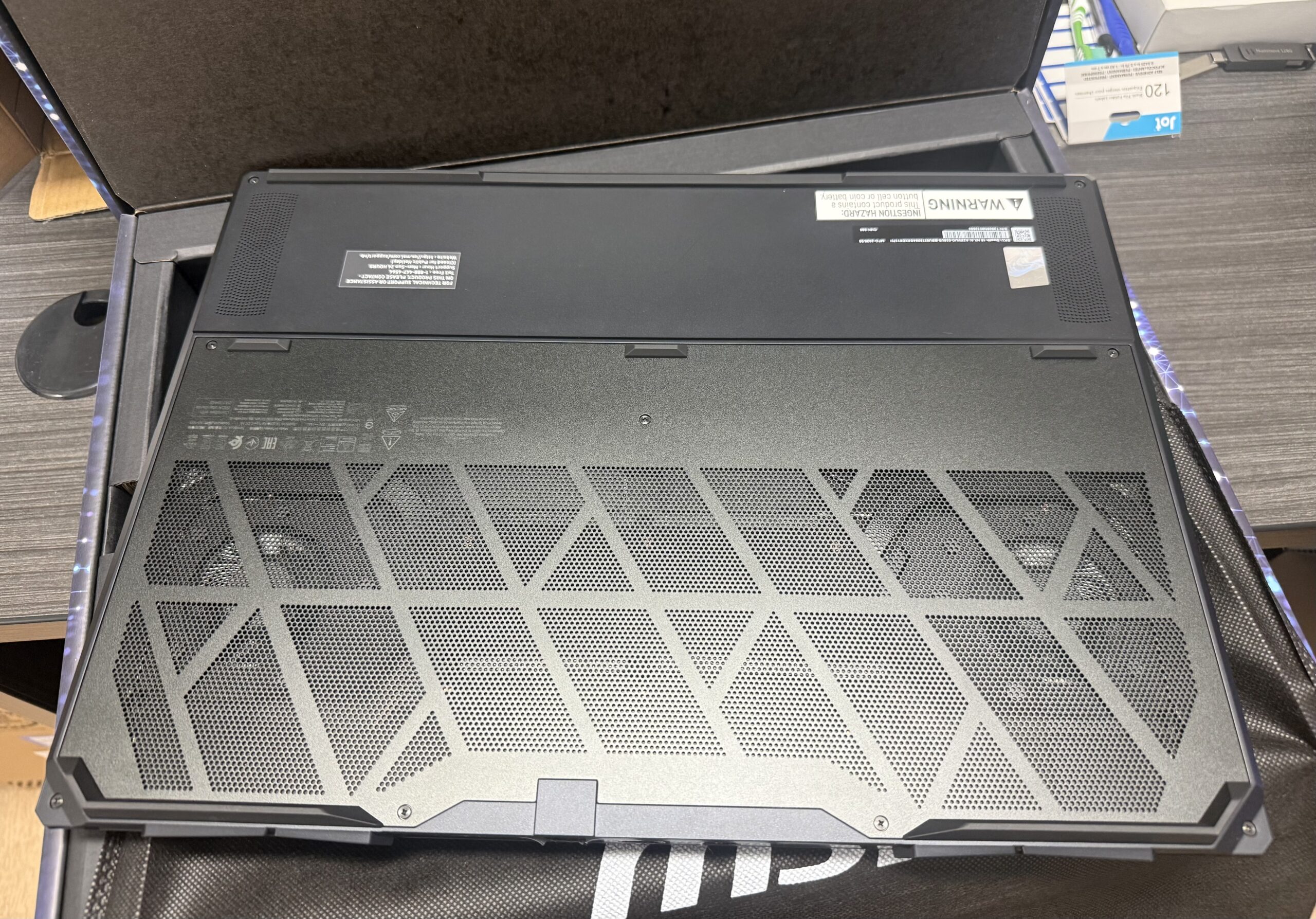 MSI STEALTH 18 ULTRA 9 RTX 5090 24GB - Image 8